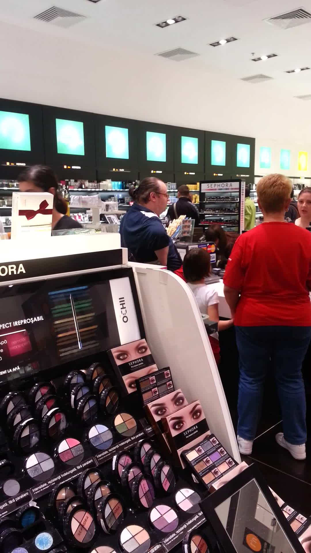 Domn Profesor a platit produsele cumparate de Teo si fiica sa