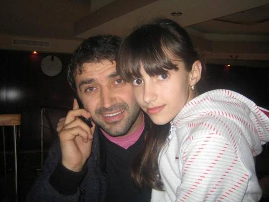 Lutu este foarte apropiat de cei doi copii ai lor