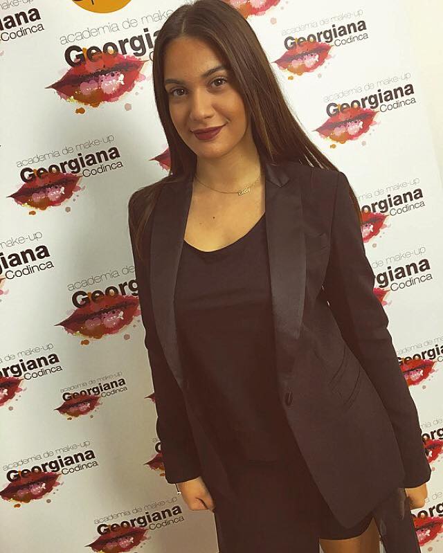 Betty seamana leit cu mama ei, Stefania