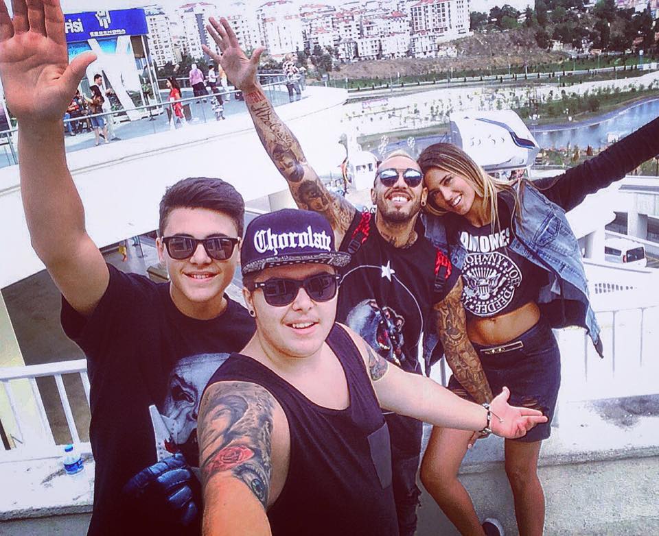 Lino face parte din familia Iacobescu-Velea