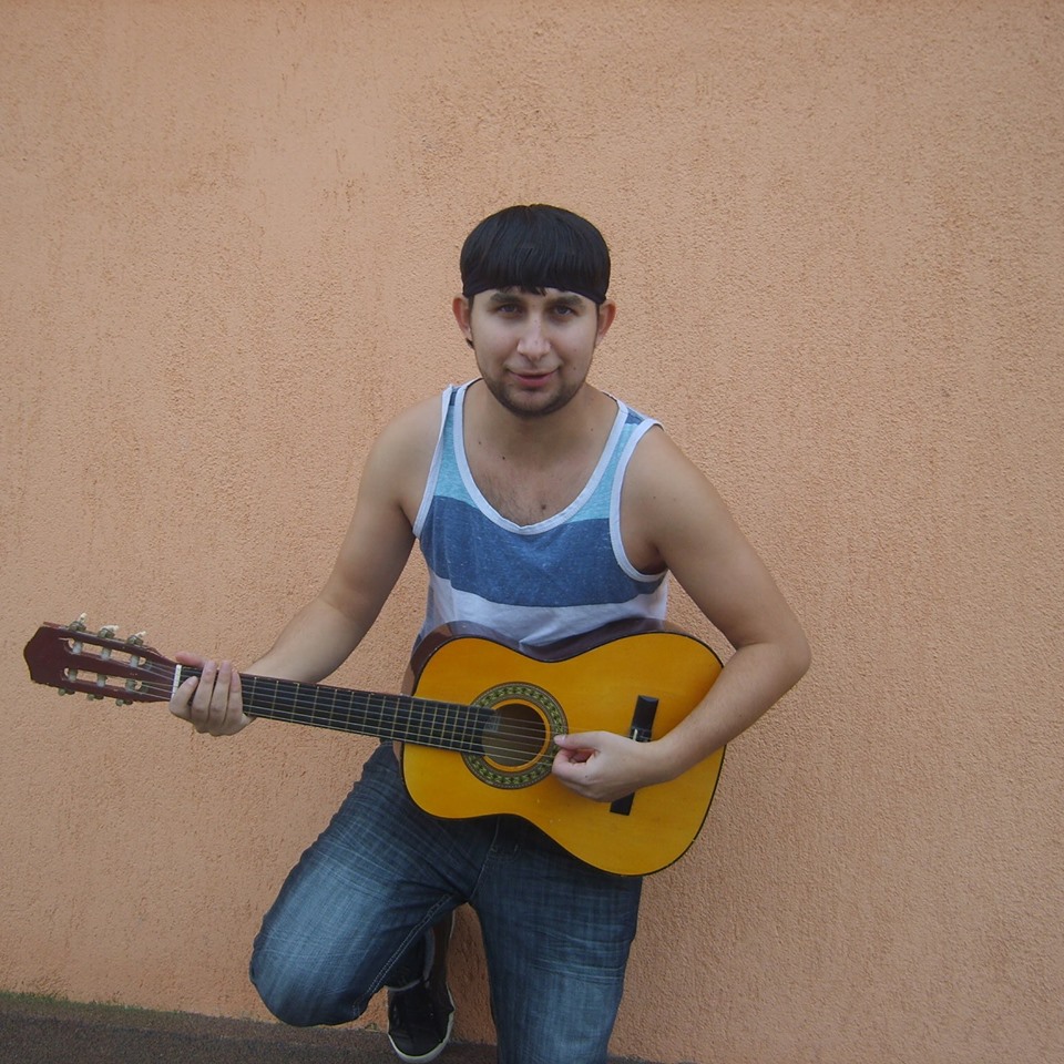 Fernando de la Caransebes s-a lasat de manele si canta muzica populara