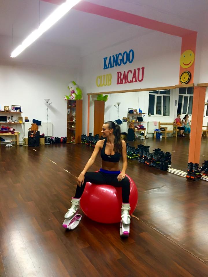 Tanara face mult sport pentru a se relaxa psihic