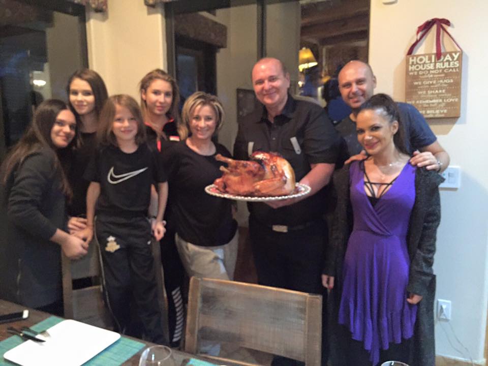 Anamaria Prodan a pregatit un curcan imens de Ziua Recunostintei