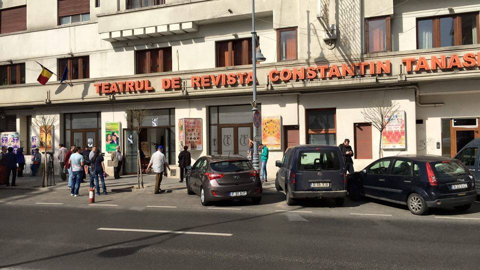 Sicriul lui Cornel Patrichi a fost adus la Teatrul de Revistă Constantin Tănase