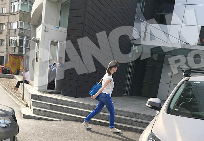 Lidia Vadim îşi cumpără un telefon