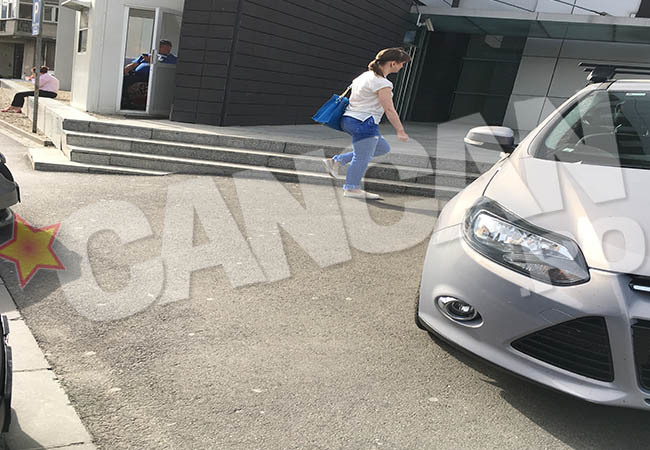 Lidia Vadim îşi cumpără un telefon