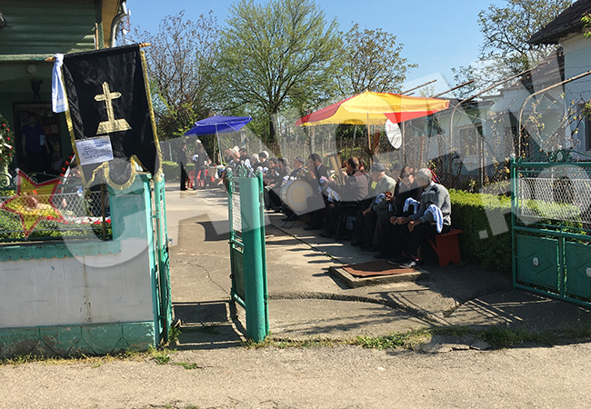 Fanfara a început să cânte la înmormântarea lui Nicolae Diaconescu.