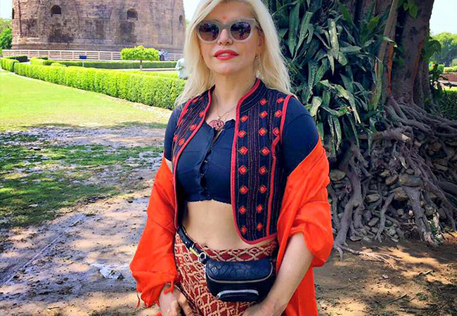 Loredana Groza are abdomenul plat la 45 de ani.