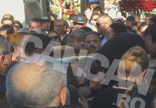 Aurica Papuasu a plâns lângă sicriul lui Fane Spoitoru,