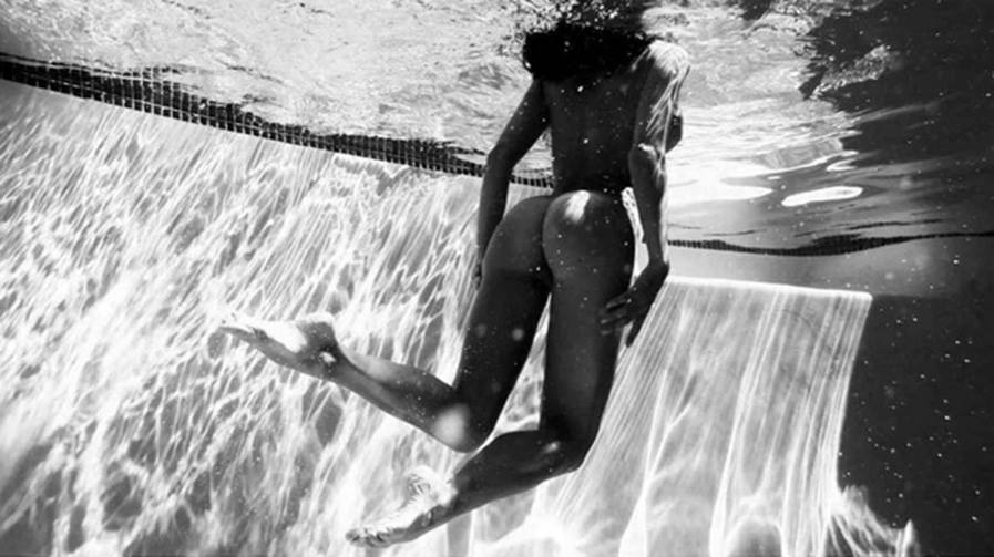 Mădălina Ghenea şi-a pus o poză cu ea dezbrăcată, după despărţirea de celebrul Philipp Plein