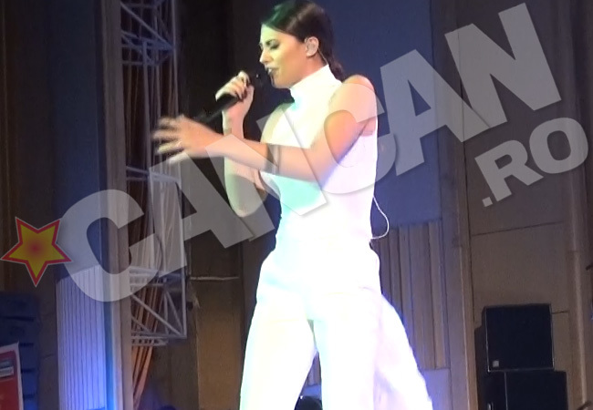 Alex Velea o spionează pe Antonia prin culise!