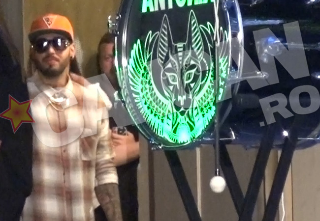 Alex Velea o spionează pe Antonia prin culise!