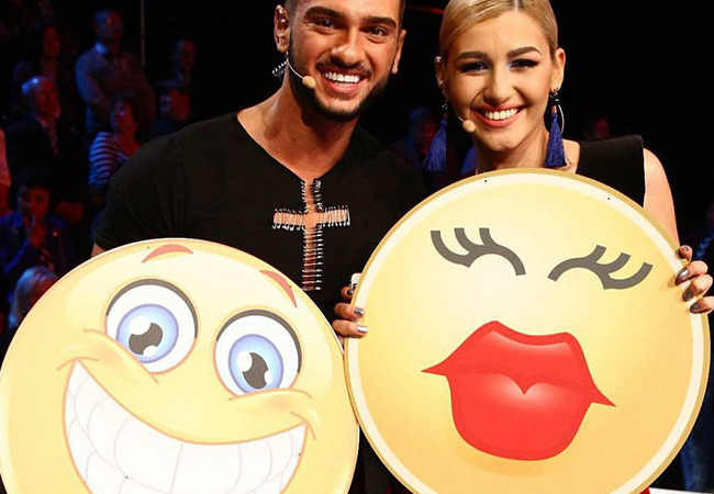 Dorian Popa şi Alina Eremia s-au fotografiat într-o ipostază apropiată.