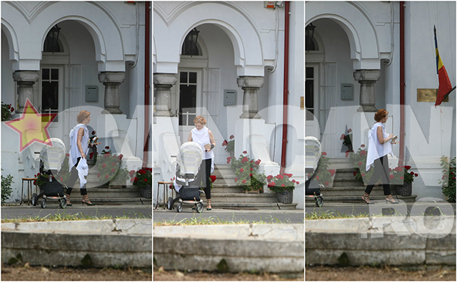 Şi la biroul notarial se înconjoară constant de flori.