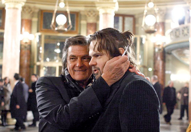 Marele actor, Florin Piersic, este tare mândru de fiul lui, care i-a călcat pe urme. Anul trecut a câştigat premiul Gopo pentru cel mai bun actor.