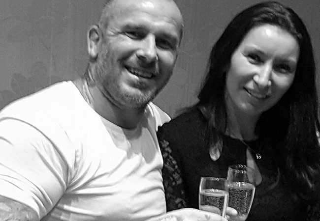 Cătălin Zmărăndescu şi Luiza radiază de fericire împreună.