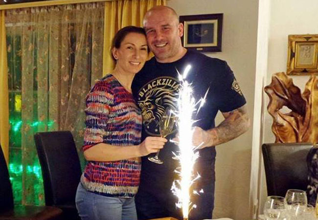 Cătălin Zmărăndescu şi Luiza radiază de fericire împreună.