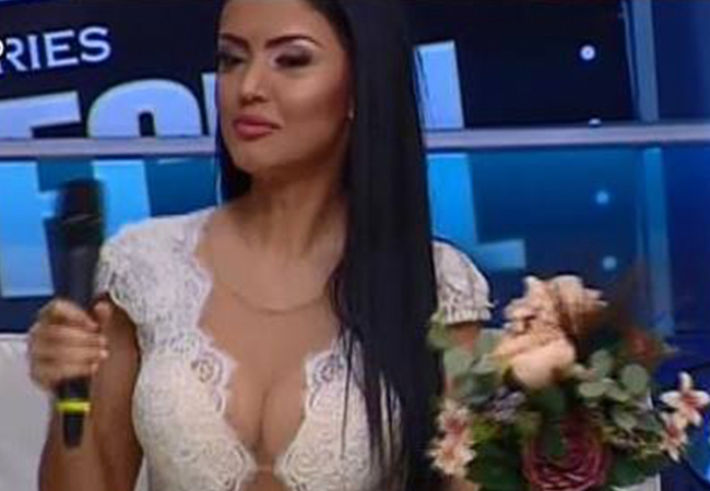 Andreea Mantea a venit în emisiunea pe care o prezintă în rochie de mireasă.