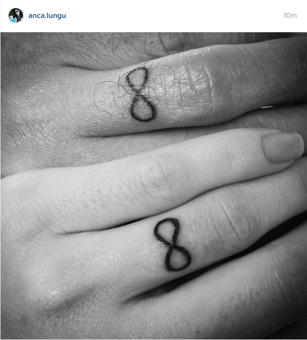 Un mod original de a purta o... verighetă.