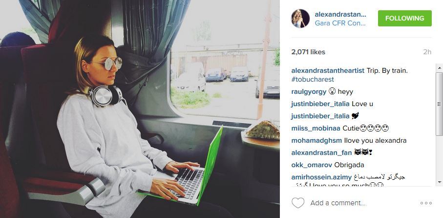 Călătorilor nu le-au venit să creadă că merg în acelaşi tren alături de Alexandra Stan