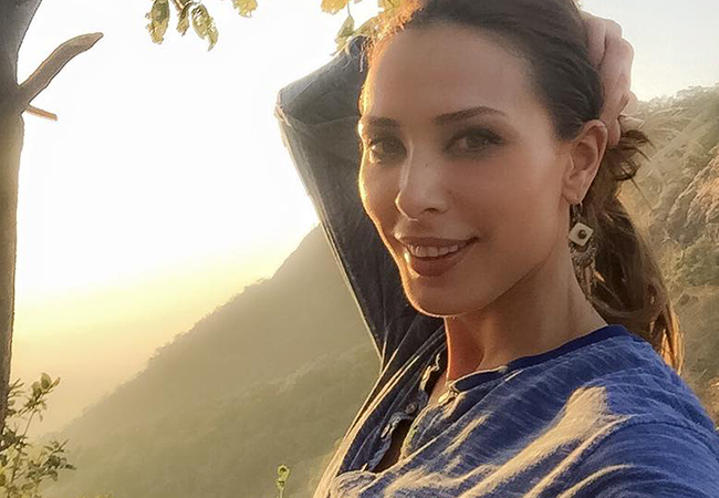 Iulia Vântur a început să poarte haine gri de când are o relaţie cu Salman Khan.