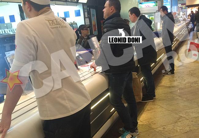 Robi din ”Las Fierbinţi” a trecut neobservat atunci când a mers în mall.