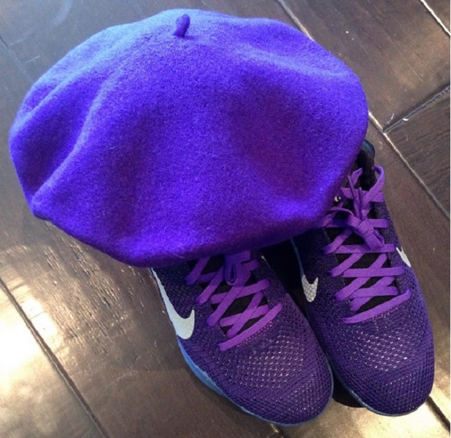 Regizorul Spike Lee a publicat pe Instagram o fotografie în care şi-a prezenat pălăria şi pantofii purpurii pe care i-a purtat la acest eveniment, pentru a onora memoria autorului piesei ”Purple Rain”.