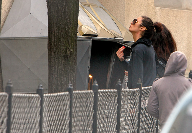 Claudia Pavel a mers la biserică şi a aprins câteva lumânări.