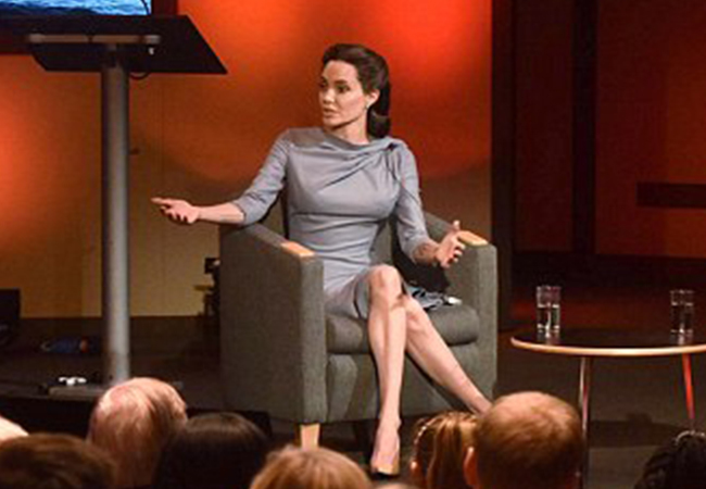 Angelina Jolie a slăbit enorm.