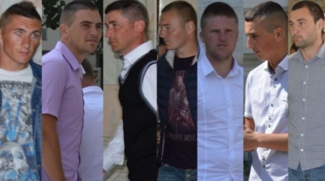 
Cei şapte tineri din Vaslui au ajuns după gratii, după ce au violat-o pe Raluca timp de mai multe ore.
