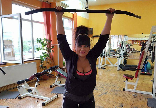 Bianca Rus se antrenează la sală.