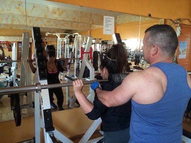 Bianca Rus se antrenează la sală.