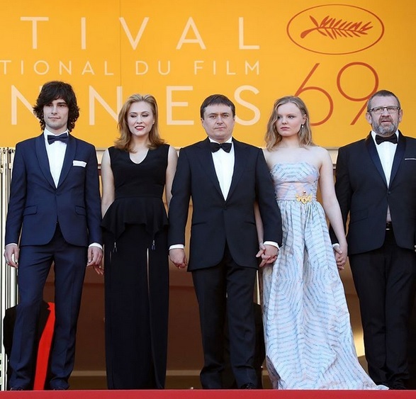 Echipa lui Cristian Mungiu a prezentat la Cannes filmul „Bacalaureat“, o peliculă extrem de bine primită de către critici