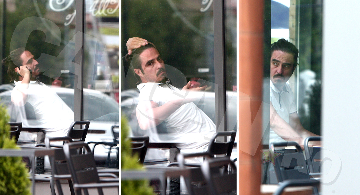 Pe Vasile Calofir nu pare să îl deranjeze prea tare faptul că îşi petrece o după-amiază de unul singur într-o cafenea