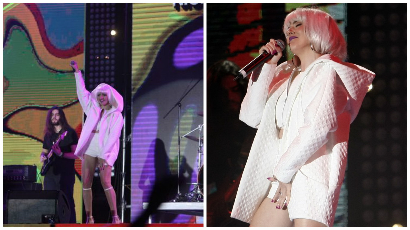 Lidia Buble s-a atins în zonele intime