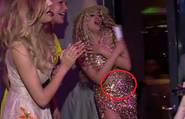 Burtica Sânzianei Buruiană a ieşit în evidenţă la botezul micuţei sale.