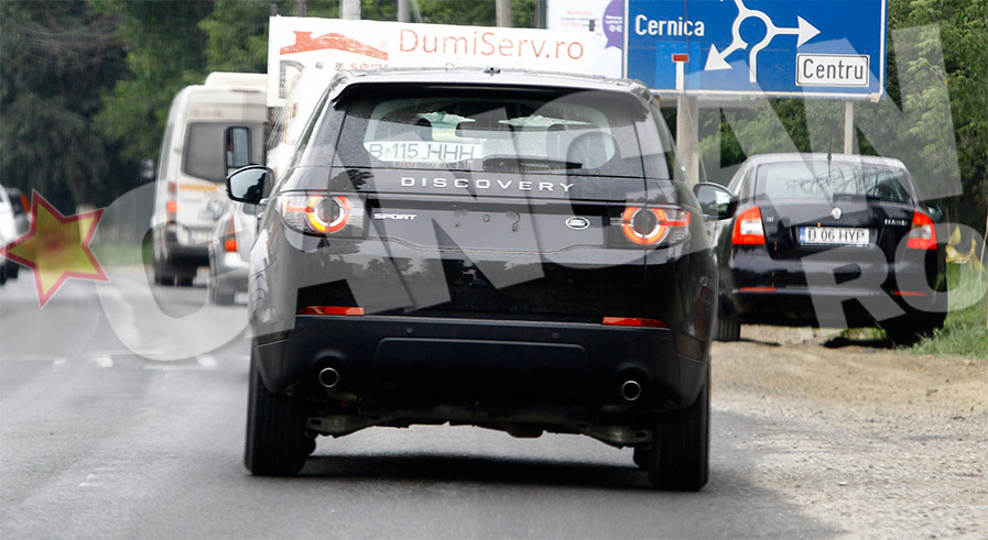 Artistul conduce noul Land Rover Discovery Sport