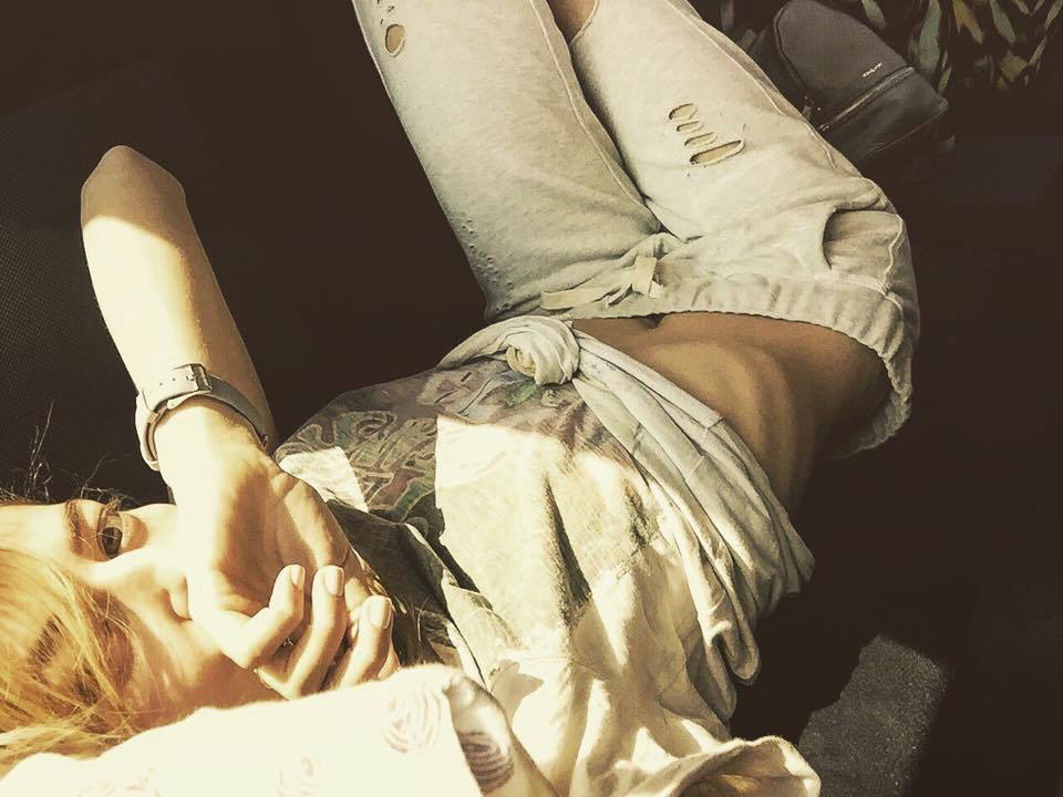 Acestă poză pe care Lidia Buble a postat-o pe Facebook a reuşit să îi şocheze pe fanii artistei, după ce iubitei lui Răzvan Simion i se pot observa coastele