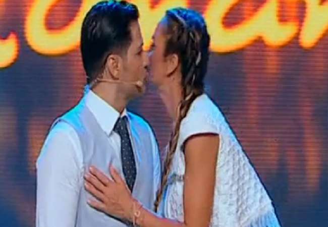 Liviu Vârciu i-a furat un sărut Dianei Munteanu.