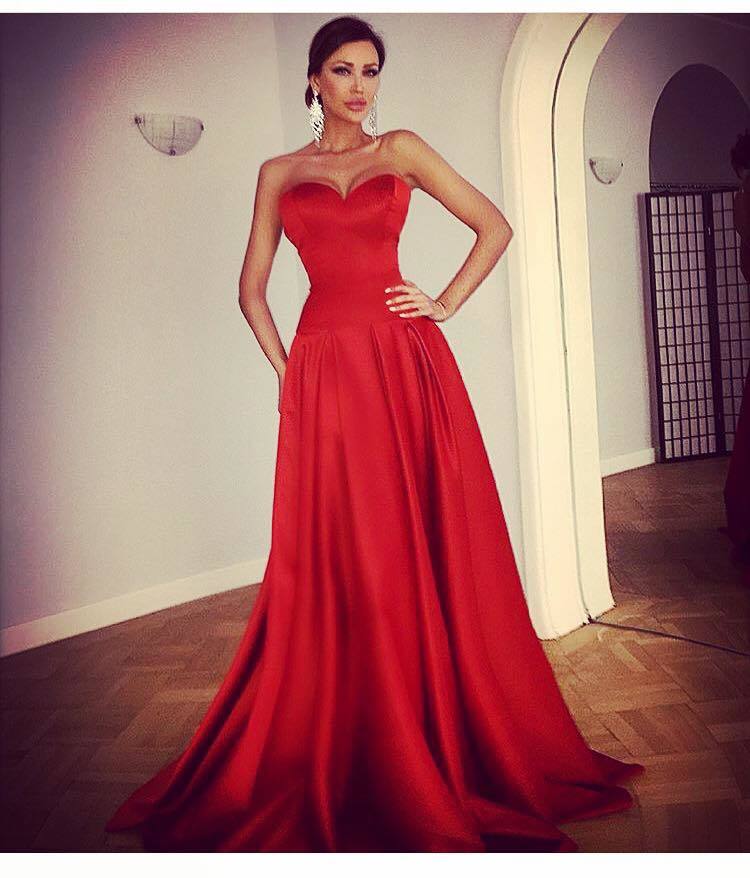 Sarcina Biancăi Drăguşanu pare c-a început să îşi spună cuvântul, iar din imaginea pe care vedeta a postat-o pe Facebook se poate observa că abdomenul ei e mai proemintent ca până acum