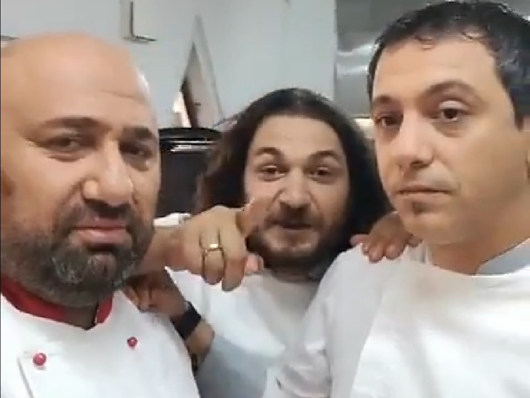 Cei trei chefi au fost live pe Facebook, acolo unde au răspuns unor întrebări mai puţin obişnuite primite de la fani