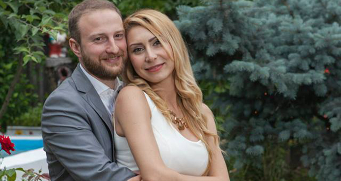 Andrei Tinu este îndrăgostit lulea de soţia lui.