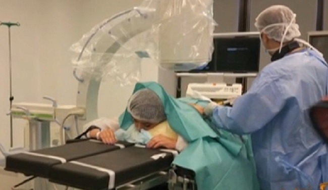 Adriana Bahmuţeanu a ajuns pe masa de operaţii.