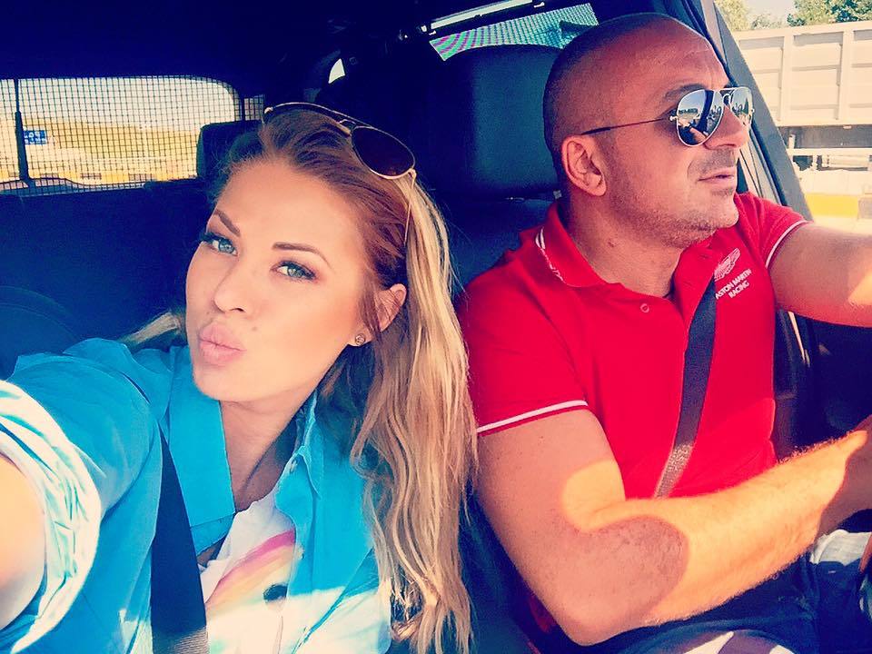 Blondina este foarte fericită alături de Călin.