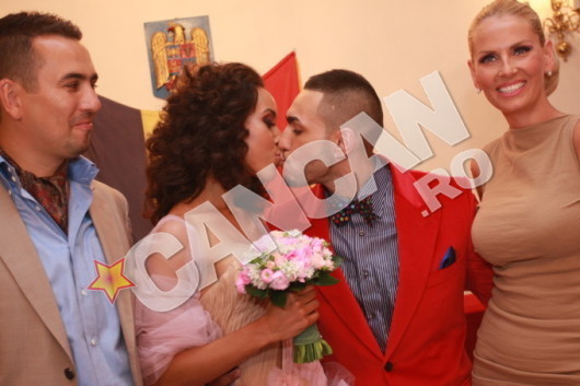 Ana şi Alex Velea au avut parte de o nuntă ca-n poveşti, iar naşii lor au fost Andreea Bănică şi soţul ei, impresarul lui Velea