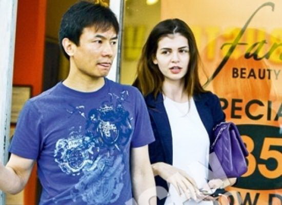 Mr Pink este plecat in timpul vizitei lui Irinel in America.