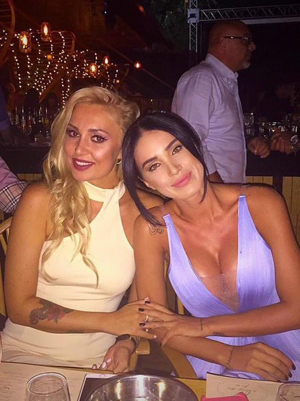 Adelina Pestriţu a fost criticată de către fani pentru faptul că şi-a pus silicoane atât de mari