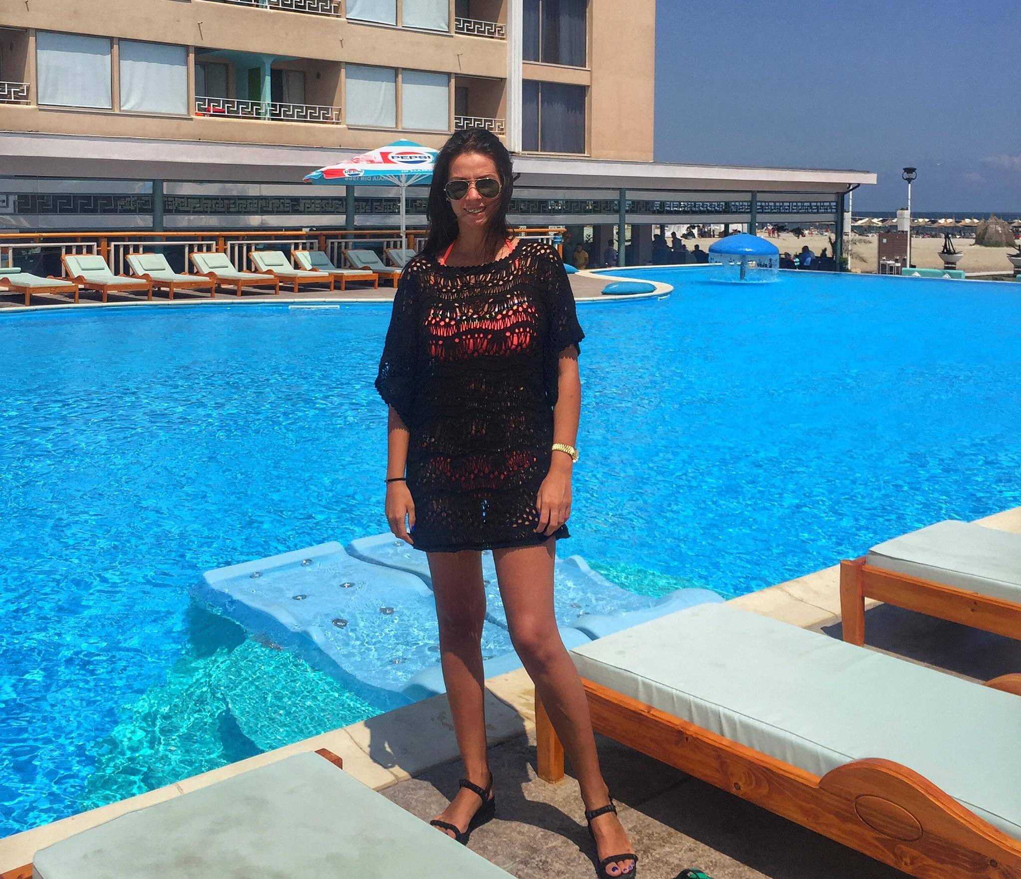 Iuliana se distrează la mare.