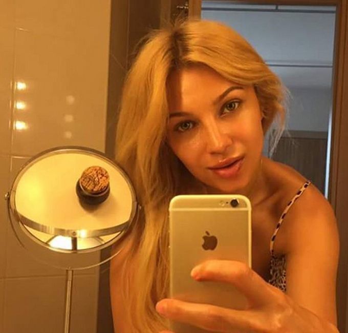 Aşa arată Lora nemachiată