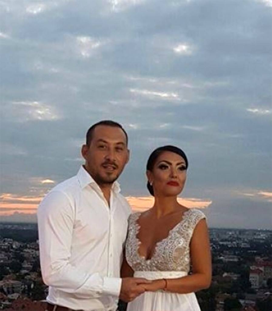 Andreea Mantea a apărut la un eveniment în rochie de mireasă, alături de fostul ei iubit, Ştefan Stan.

Sursă foto: wowbiz